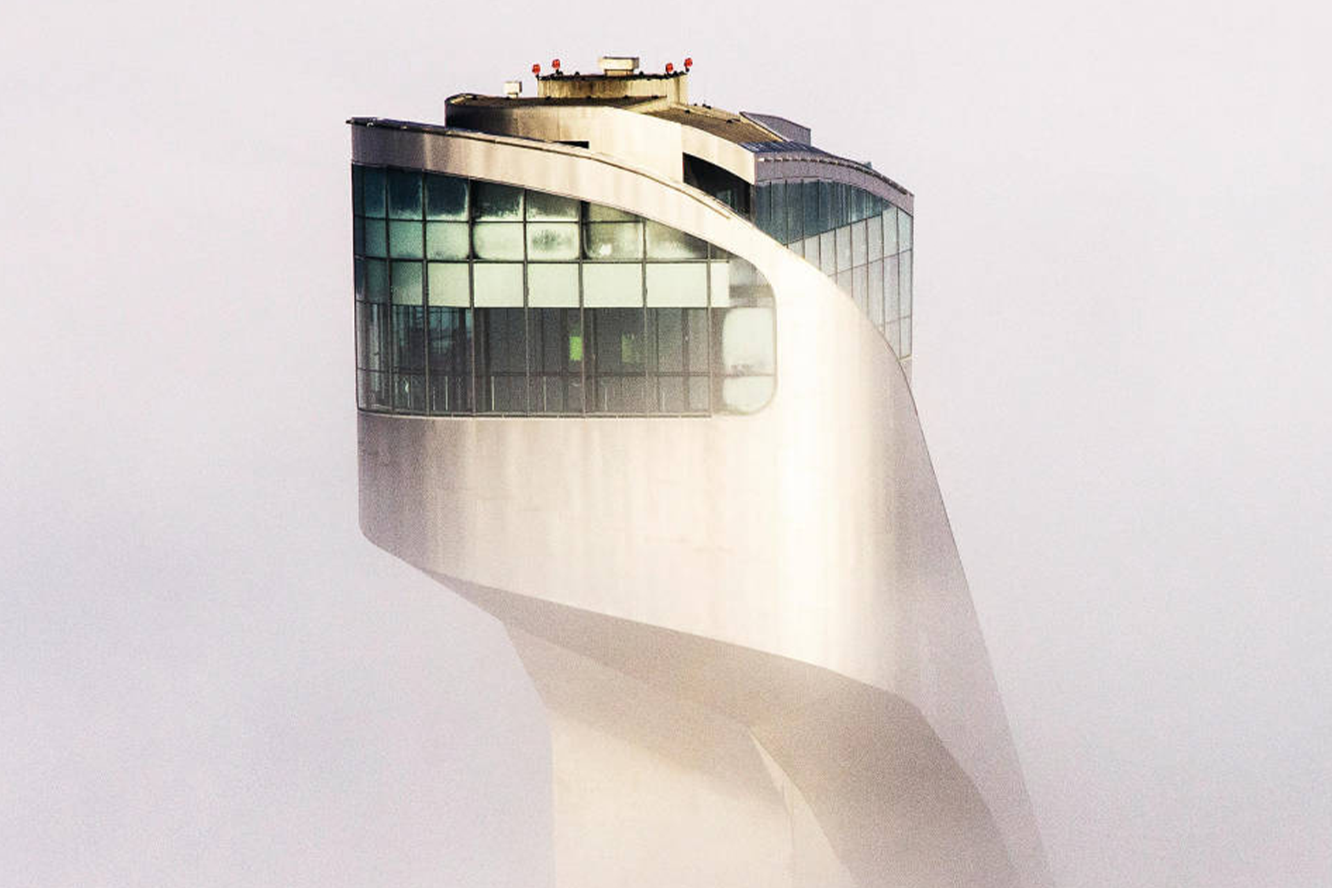 Innsbruck-hotels-zaha-hadid-sprungschanze-1