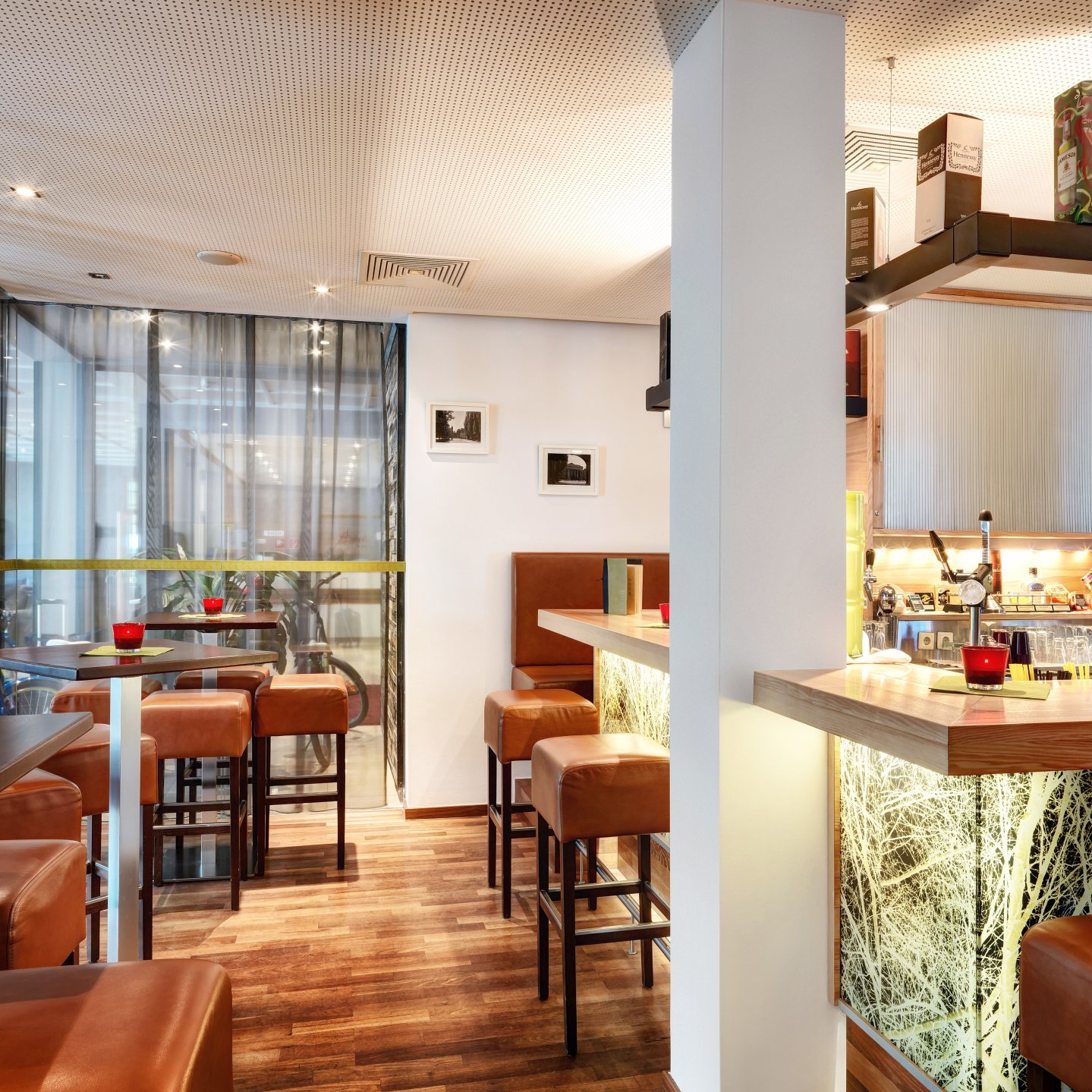 csm_Alphotel-Innsbruck-Tirol-Bar-Seitenansicht_15ad6b2261